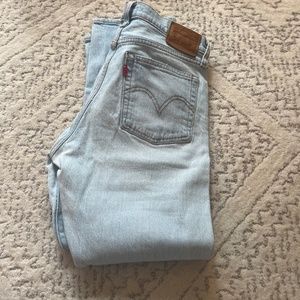 Levi’s light wash | Wedgie Straight